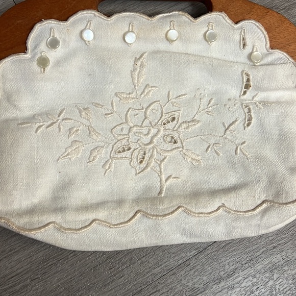 Vintage Linen Handmade Handbag Purse White Wooden Handle With Flower Embroidery - Picture 7 of 10